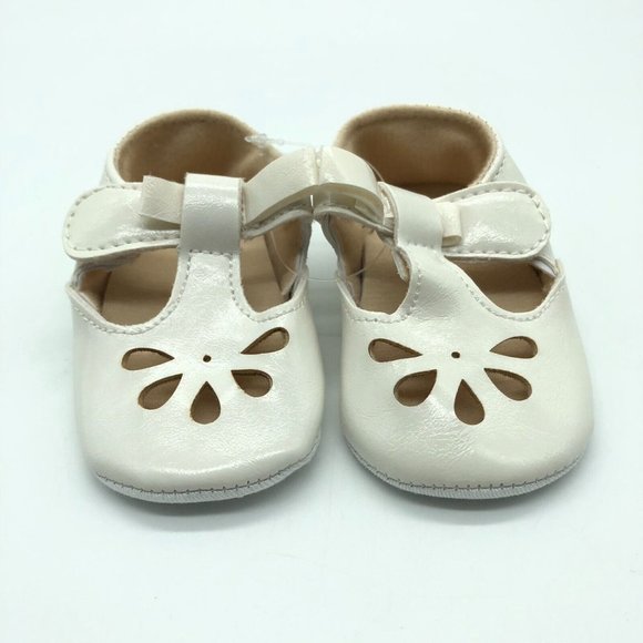 Baby Girls Soft Sole Flats Faux Leather Cut Out Hook & Loop Ivory Size 1 - Picture 2 of 5